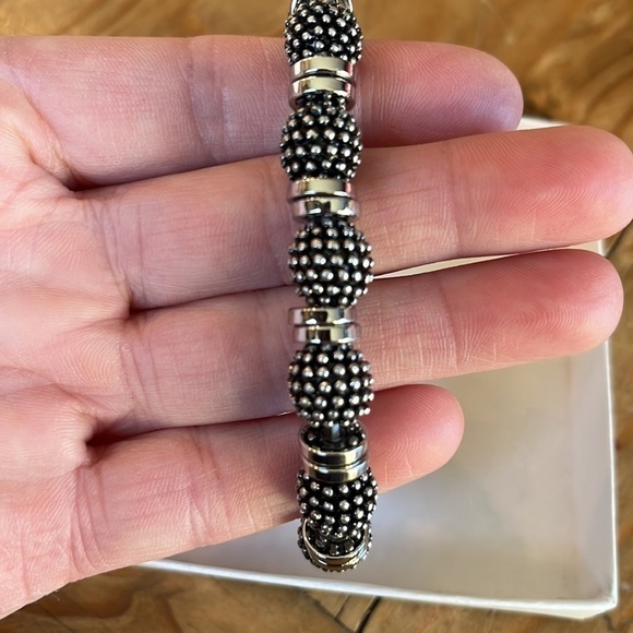 𝅺silver tone textured beaded Elastic Stretch Bracelet - Picture 3 of 5